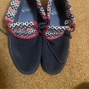 Has a little ripped as can see in the last picture but it doesn’t affect